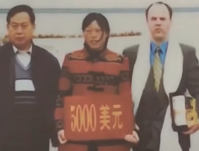 ong-giao-my-gop-5000-usd-trong-cay-25-nam-sau-vung-sa-mac-bien-thanh-rung-xanh-2.png