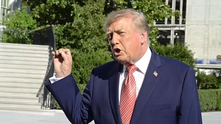Tổng thống Mỹ Donald Trump phát biểu trước các nhà báo tại Washington, D.C., Mỹ, ngày 19/10. Ảnh: Getty.
