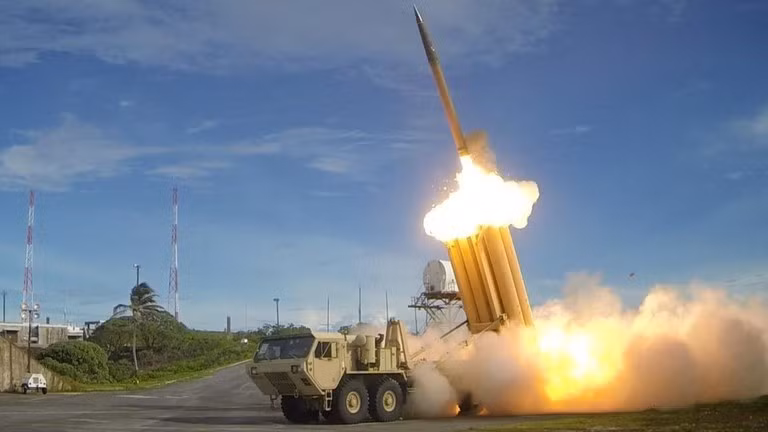 Mỹ đã sử dụng hơn 200 tên lửa THAAD để bảo vệ Israel trước các đòn tấn công của Iran. Ảnh: Getty.