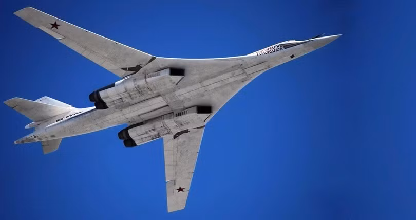 Máy bay ném bom chiến lược Tu-160 của Nga. Ảnh: MW.