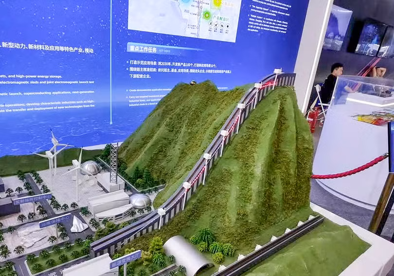 trung-quoc-sap-dung-be-phong-ten-lua-dien-tu-tren-noc-nha-cua-the-gioi-2.png