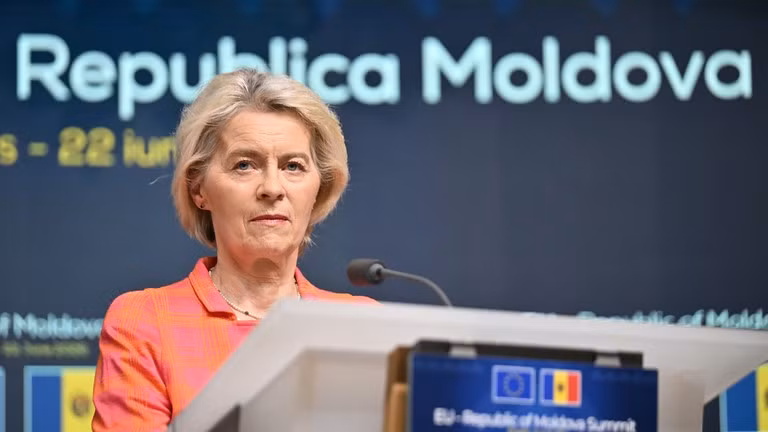 Chủ tịch Ủy ban châu Âu Ursula von der Leyen phát biểu tại một sự kiện ở Brussels vào ngày 22/6. Ảnh: Getty.