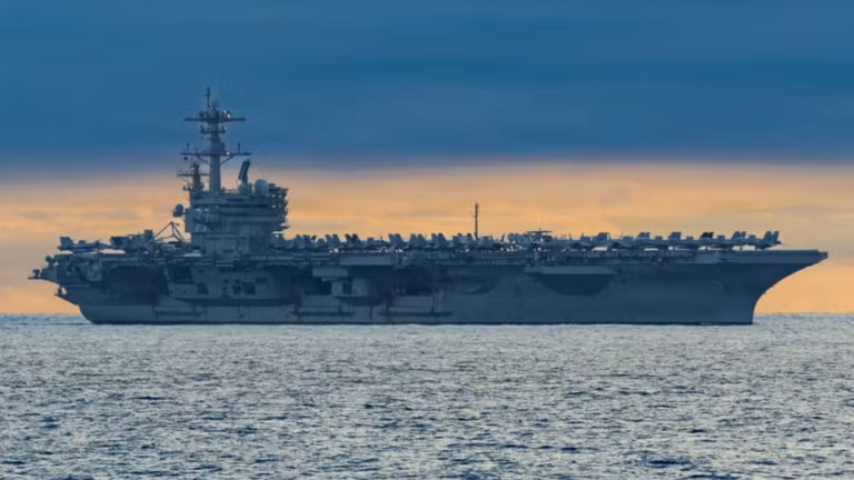 Tàu sân bay lớp Nimitz USS George H.W. Bush. Ảnh: Getty.