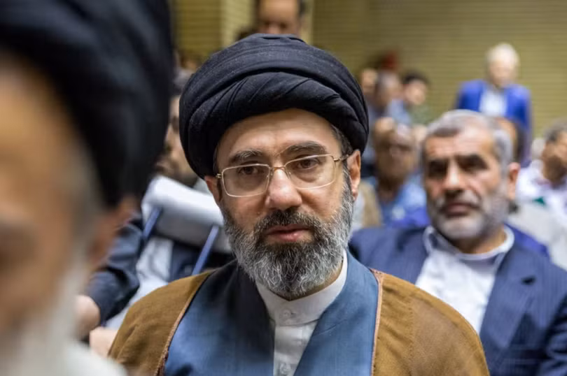 Lãnh tụ tối cao mới của Iran, ông Mojtaba Khamenei, tham dự một cuộc họp ở Tehran vào ngày 22/7/2018. Ảnh: Reuters.