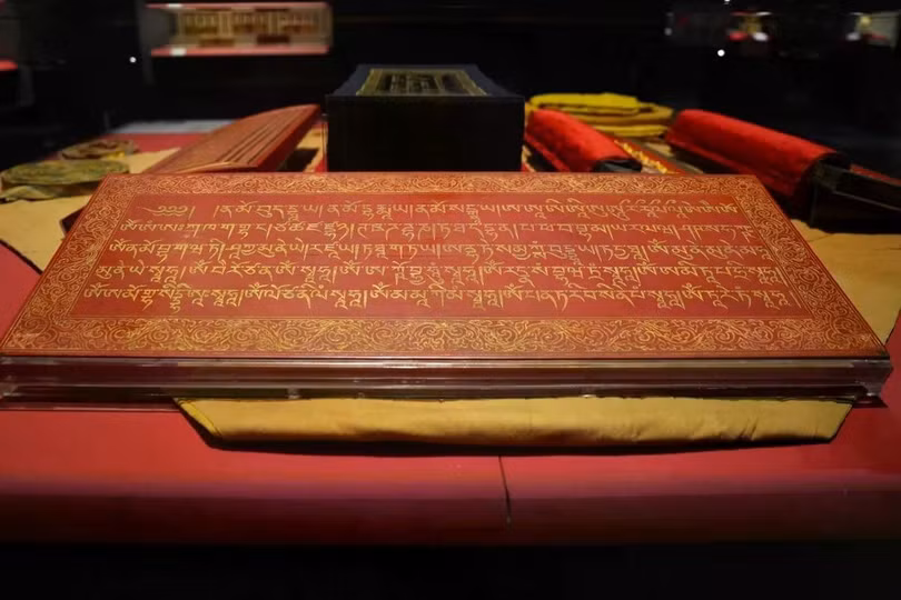 bo-kinh-357-nam-tuoi-gay-sot-chi-can-nhin-thay-co-the-nhan-phuoc-7-kiep-2.jpg