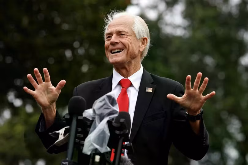 Cố vấn thương mại Nhà Trắng Peter Navarro phát biểu trước các phóng viên tại Washington vào tháng 8/2025. Ảnh: TNS.