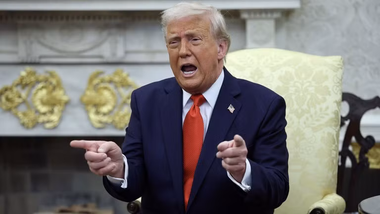 Tổng thống Mỹ Donald Trump trong cuộc gặp Tổng thống El Salvador Nayib Bukele tại Phòng Bầu dục, Washington, DC, ngày 14/4/2025. Ảnh: Getty.