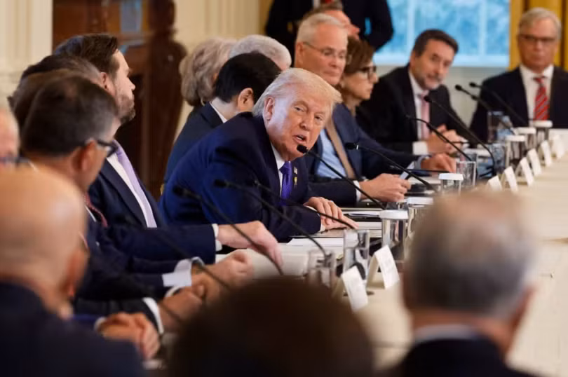 Tổng thống Mỹ Donald Trump phát biểu trong cuộc họp với các lãnh đạo ngành dầu khí tại Phòng Đông của Nhà Trắng hôm 9/1. Ảnh: Getty.