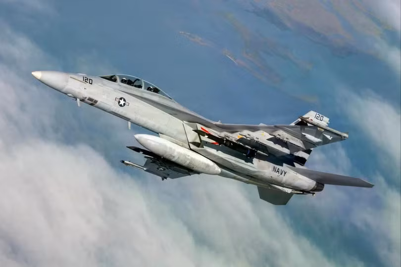 Hải quân Mỹ dự định trang bị cho mỗi máy bay F/A-18E/F Super Hornet của mình tối đa 4 tên lửa siêu thanh Blackbeard. Ảnh: SCMP.