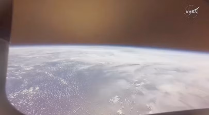 artemis-ii-lap-ky-luc-phi-hanh-doan-tro-ve-tu-ria-mat-trang-sau-hanh-trinh-13-phut-chay-ruc-3.png