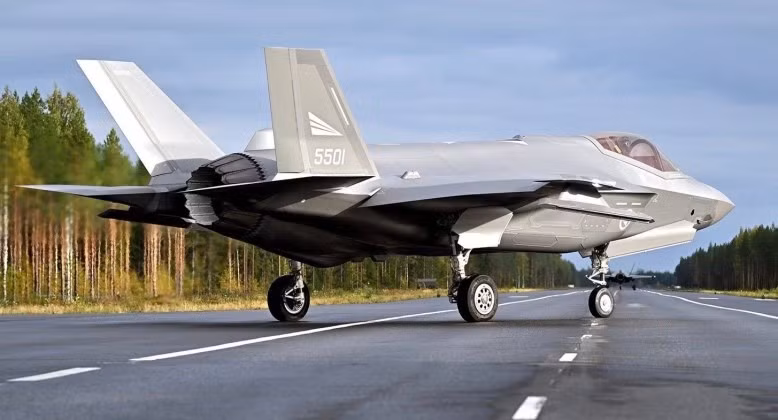 su-35-do-suc-f-35-chien-dau-co-nga-co-uu-the-nao-so-voi-may-bay-tang-hinh-hang-dau-cua-nato-3.jpg