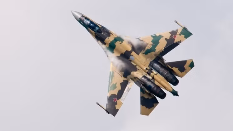 su-35-do-suc-f-35-chien-dau-co-nga-co-uu-the-nao-so-voi-may-bay-tang-hinh-hang-dau-cua-nato.jpg