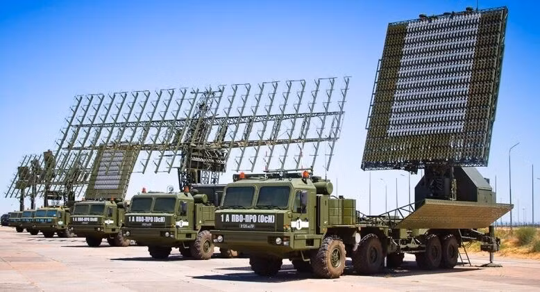 Hệ thống radar trinh sát và cảnh giới di động đa băng tần Nebo-M của Nga. Ảnh: MW.
