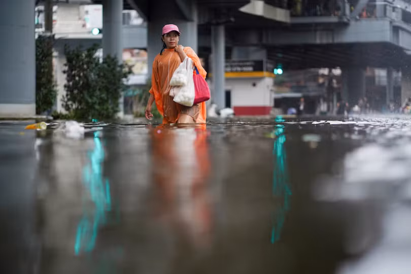 bangkok-chim-trong-bien-nuoc-cho-noi-xuat-hien-giua-thu-do-bangkok-4059.png