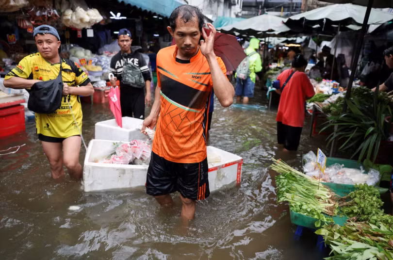 bangkok-chim-trong-bien-nuoc-cho-noi-xuat-hien-giua-thu-do-bangkok-7202.png