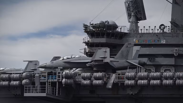 Tàu USS Nimitz trong bức ảnh chụp ngày 8/5. Ảnh: Getty.