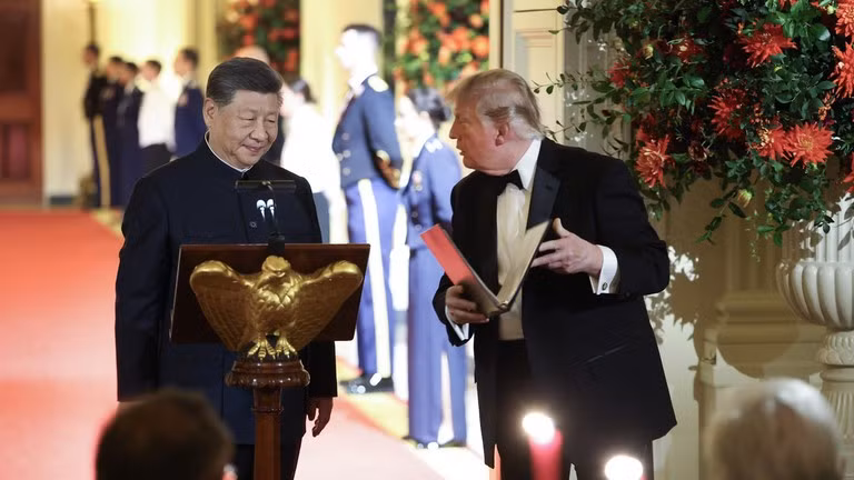 Tổng thống Mỹ Donald Trump chào đón Chủ tịch Trung Quốc Tập Cận Bình phát biểu trong buổi tiệc chiêu đãi cấp nhà nước tại Nhà Trắng vào ngày 24/9. Ảnh: Getty.