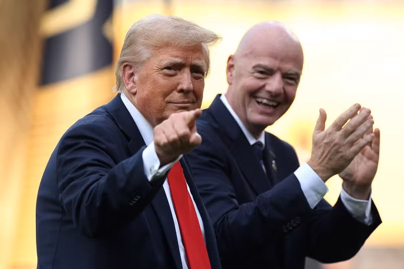 Tổng thống Mỹ Donald Trump đã thảo luận về tấm thẻ đỏ của tuyển Mỹ trong cuộc điện đàm với người Chủ tịch FIFA Gianni Infantino. Ảnh: Reuters.