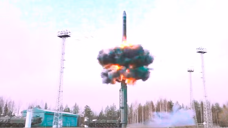 don-vi-ten-lua-nga-mo-phong-chien-tranh-hat-nhan-toan-dien-icbm-yars-duoc-dieu-dong-toi-siberia-2.png