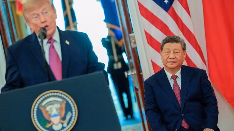 Chủ tịch Trung Quốc Tập Cận Bình lắng nghe bài phát biểu của Tổng thống Mỹ Donald Trump trong buổi lễ đón tiếp tại Nhà Trắng ngày 24/9. Ảnh: Getty.