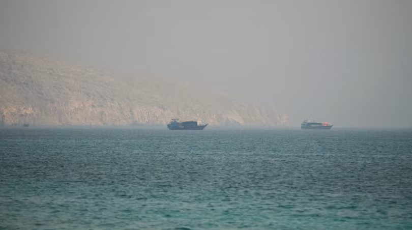 Các tàu thuyền tại eo biển Hormuz, nhìn từ Musandam, Oman, ngày 9/7. Ảnh: Reuters.