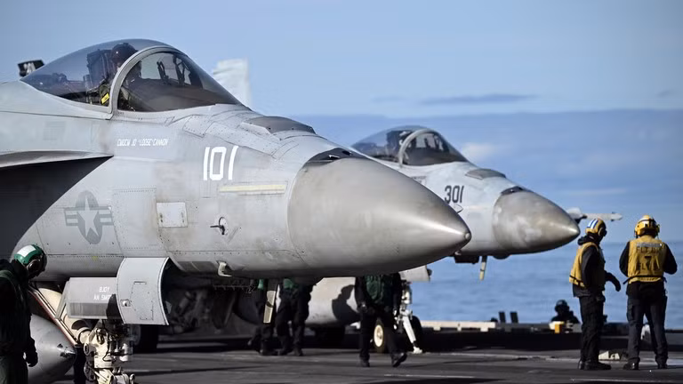 Máy bay chiến đấu F/A-18 của Mỹ trên tàu sân bay USS Gerald R. Ford tại Oslo, Na Uy, ngày 24/9/2025. Ảnh: Getty.