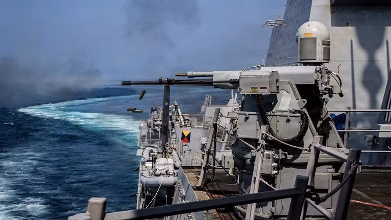 Tàu USS Frank E. Petersen Jr. (DDG-121) trong bức ảnh chụp ngày 27/2 trên Biển Ararb. Ảnh: CENTCOM.
