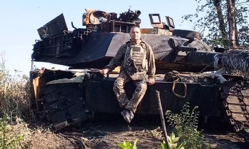 xe-tang-abrams-cua-ukraine-bi-day-xa-tien-tuyen-vi-ton-that-nang-truoc-drone-nga-4.jpg