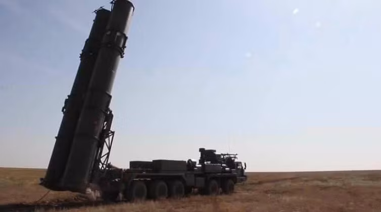 chau-au-chon-ten-lua-5v55-cua-he-thong-s-300p-lam-nen-tang-hien-dai-hoa-phong-khong-toan-luc-dia-4.jpg