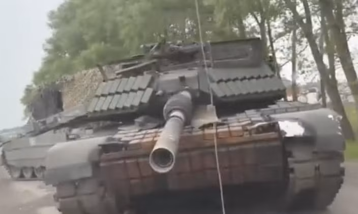 xe-tang-abrams-lucifer-xuat-hien-o-ukraine-my-boc-long-chong-uav-de-song-sot-truoc-nga-4.png