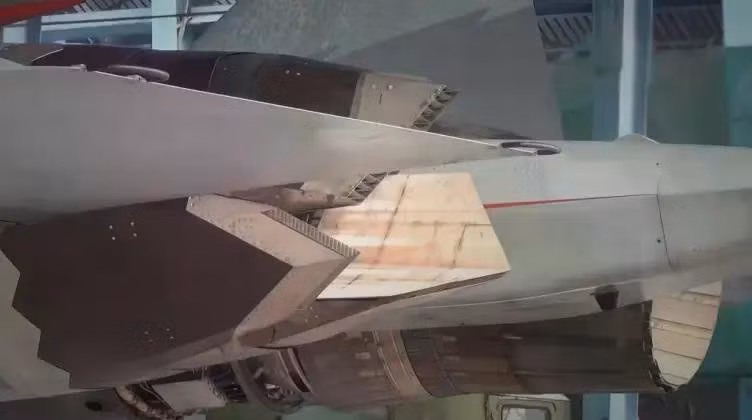su-34-nga-lo-cau-hinh-lien-luc-dia-tam-bay-8000-km-du-bay-tu-moscow-toi-washington-5.jpg