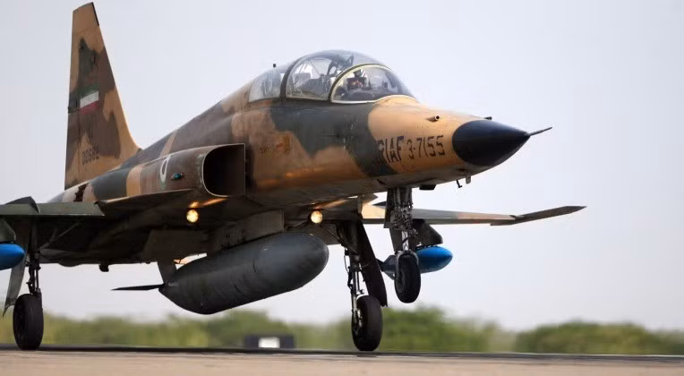 Máy bay chiến đấu F-5 của Không quân Iran. Ảnh: MW.