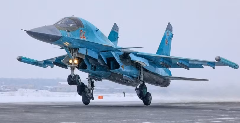 su-34-nga-dung-bom-luon-tam-xa-pha-huy-so-chi-huy-uav-ukraine-2.jpg