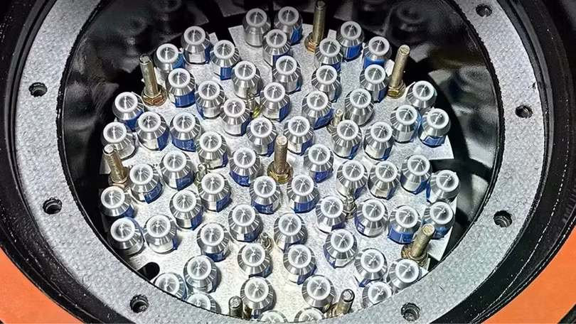 Lõi lò phản ứng hoạt động bằng uranium có hàm lượng cao và độ làm giàu thấp (HALEU). Ảnh: Radiant.