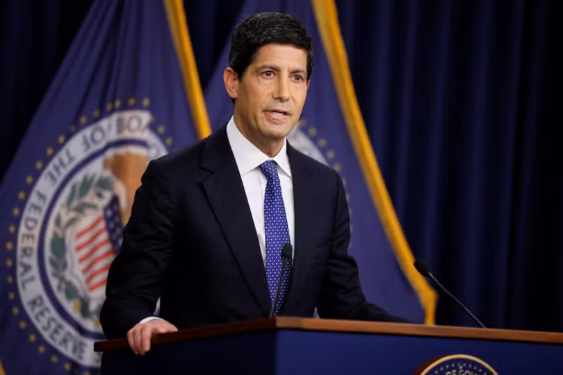 Chủ tịch Fed Kevin Warsh tổ chức họp báo sau cuộc họp kéo dài hai ngày của Ủy ban Thị trường Mở Liên bang (FOMC) tại trụ sở Fed ở Washington, D.C., Mỹ, ngày 16/9. Ảnh: Reuters.