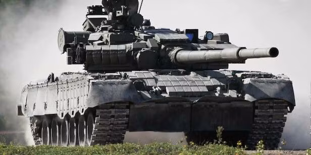 xe-tang-t-80bvm-cua-nga-duoc-vi-nhu-sat-thu-co-the-tan-cong-muc-tieu-cach-10-km.jpg