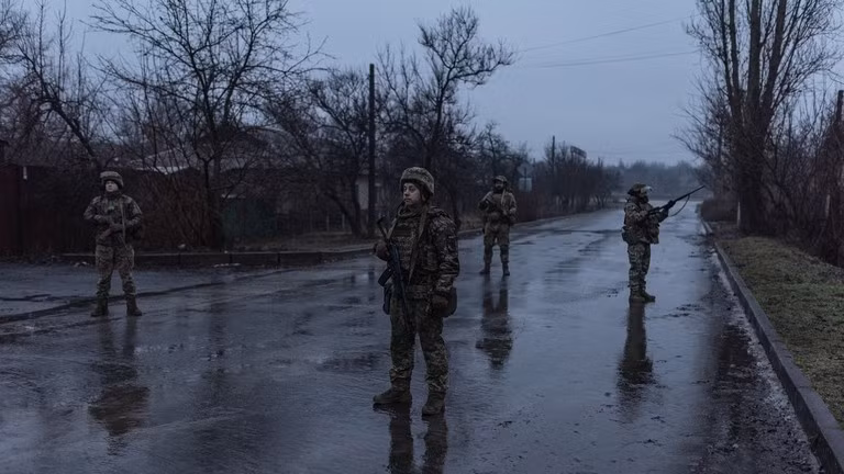 Các binh sĩ Ukraine trong bức ảnh chụp ngày 31/1. Ảnh: Getty.
