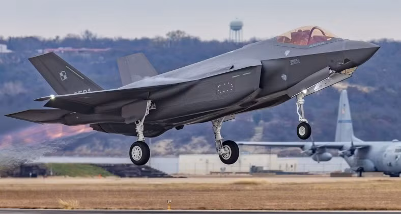 Máy bay chiến đấu F-35A. Ảnh: MW.