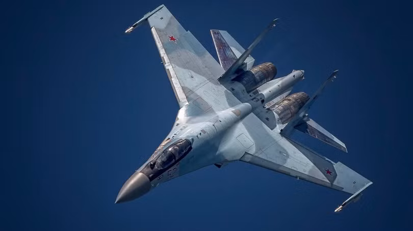 Máy bay chiến đấu giành ưu thế trên không Su-35. Ảnh: MW.