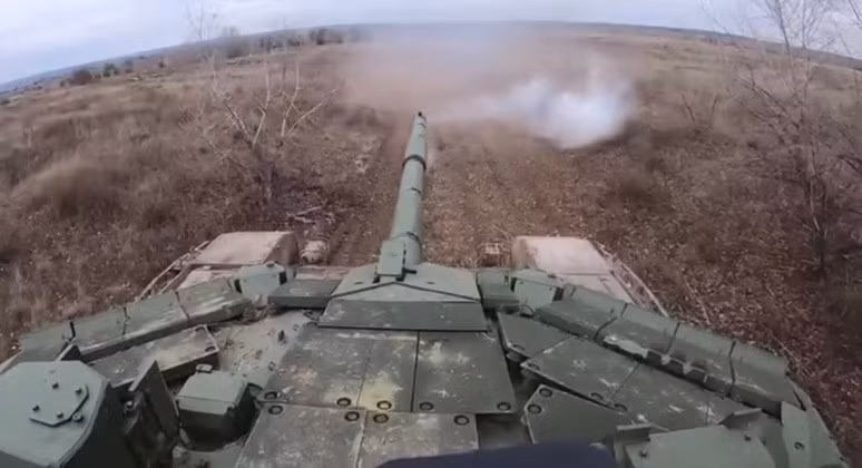 ng-tung-buoc-nang-cap-xe-tang-t-90m-dua-tren-kinh-nghiem-chien-truong-ukraine-2.jpg