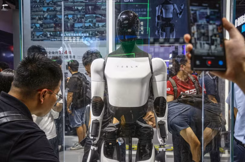 cuoc-dua-robot-hinh-nguoi-dao-chieu-startup-robot-150000-usd-cua-trung-quoc-danh-bai-elon-musk-2.png
