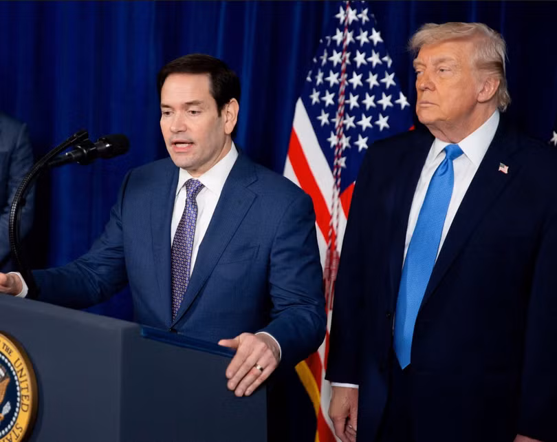 Ngoại trưởng Mỹ Marco Rubio phát biểu trong một cuộc họp báo hôm 3/1 trước sự chứng kiến ​​của Tổng thống Donald Trump tại Câu lạc bộ Mar-a-Lago ở Palm Beach, Florida. Ảnh: Shutterstock.