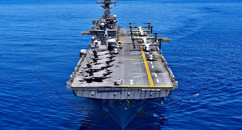 Tàu tấn công lớp Wasp của Mỹ được trang bị máy bay F-35B và MV-22B. Ảnh: MW.