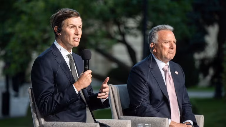 Đặc phái viên Mỹ Steve Witkoff và con rể của Tổng thống Donald Trump, Jared Kushner. Ảnh: Getty.