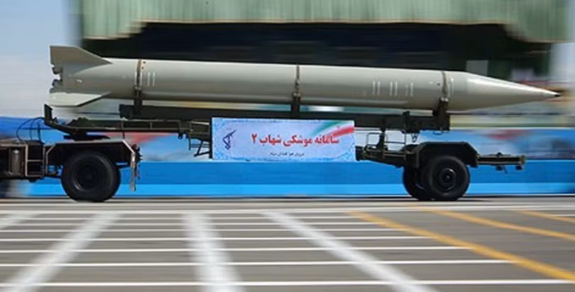tuong-iran-he-lo-bi-mat-40-nam-vi-sao-tehran-don-tien-cho-ten-lua-thay-vi-tiem-kich-2.jpg