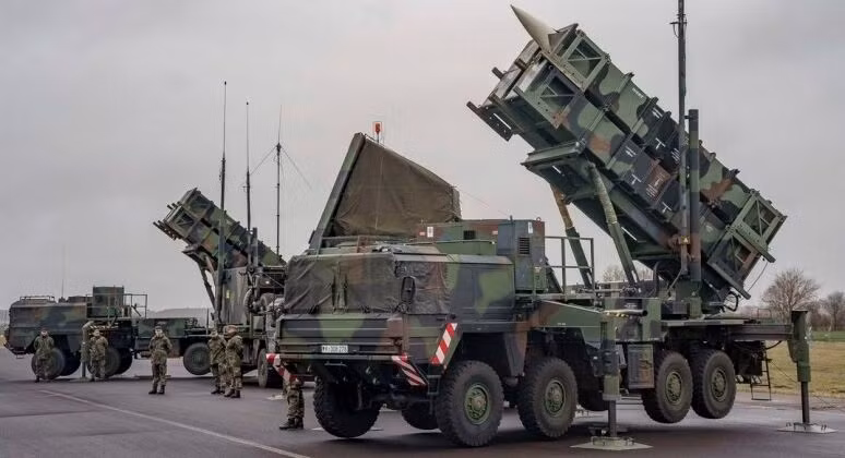 Các bệ phóng từ hệ thống phòng không Patriot do Mỹ sản xuất. Ảnh: MW.
