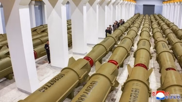trieu-tien-day-manh-san-xuat-ten-lua-dan-dao-chien-thuat-kn-23-voi-kha-nang-ne-radar-tien-tien-3.jpg