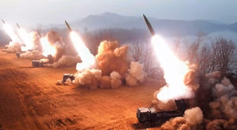 trieu-tien-day-manh-san-xuat-ten-lua-dan-dao-chien-thuat-kn-23-voi-kha-nang-ne-radar-tien-tien-2.jpg