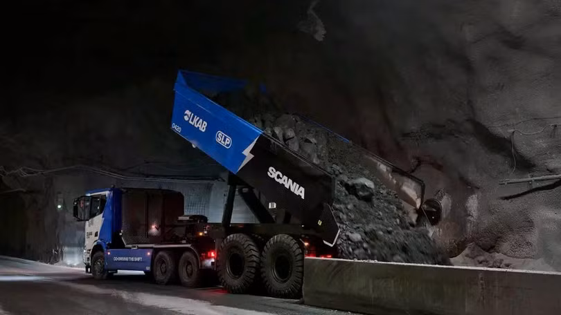 Một chiếc xe tải chạy bằng điện nặng 120 tấn đang hoạt động sâu bên trong mỏ Malmberget của Thụy Điển. Ảnh: IE.