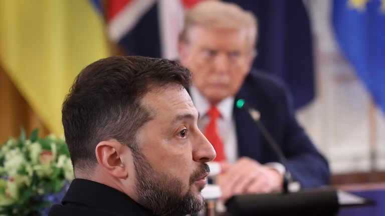 Tổng thống Ukraine Volodymyr Zelensky trong cuộc gặp với Tổng thống Mỹ Donald Trump tại Nhà Trắng, Washington, DC, ngày 18/8/2025. Ảnh: Getty.